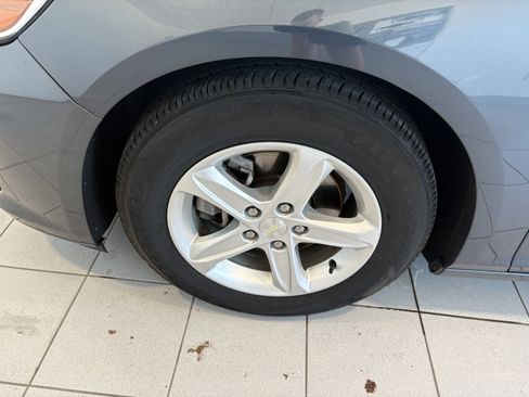 Used 2019 Chevrolet Malibu LS FWD image 9