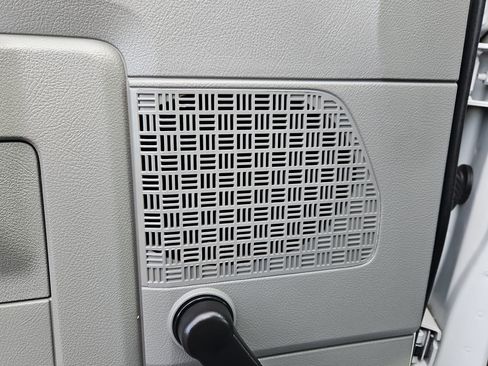 Used 2013 Ford E-150 and Econoline 150 XL image 11