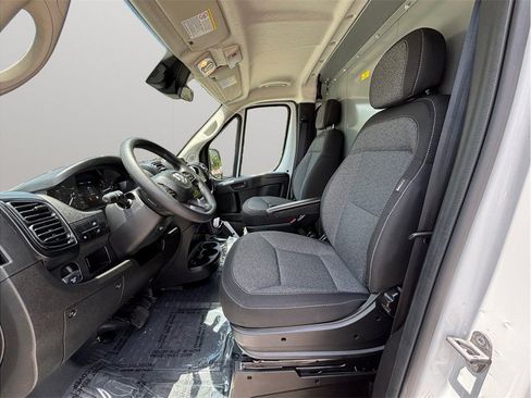 Used 2024 RAM ProMaster 2500 w/ Convenience Group FWD image 2