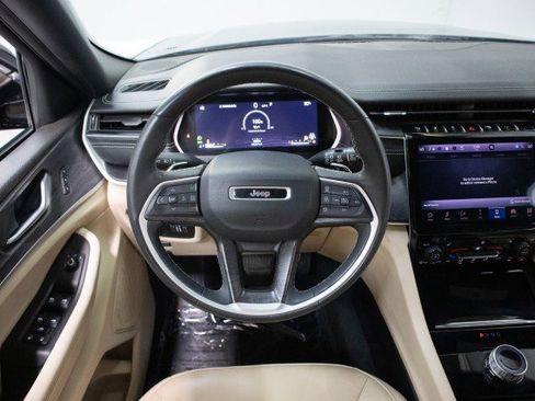 Used 2023 Jeep Grand Cherokee Limited image 25