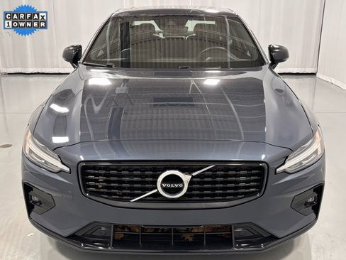 Used 2021 Volvo S60 T6 R-Design image 3