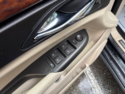 Used 2012 Cadillac SRX Luxury image 17