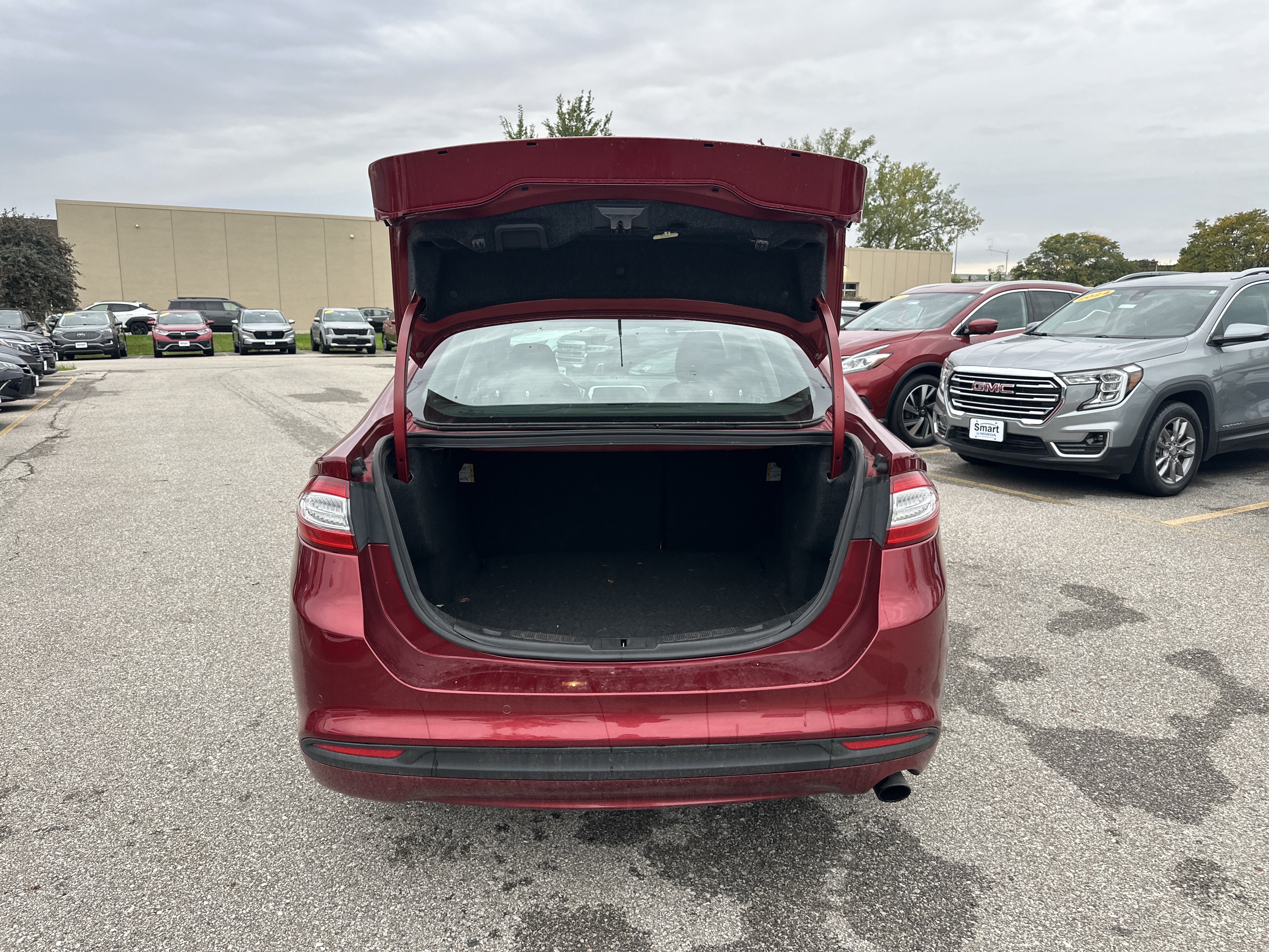 Used 2016 Ford Fusion SE FWD image 10