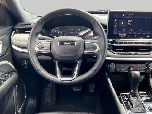 Used 2024 Jeep Compass Latitude AWD/4WD image 11