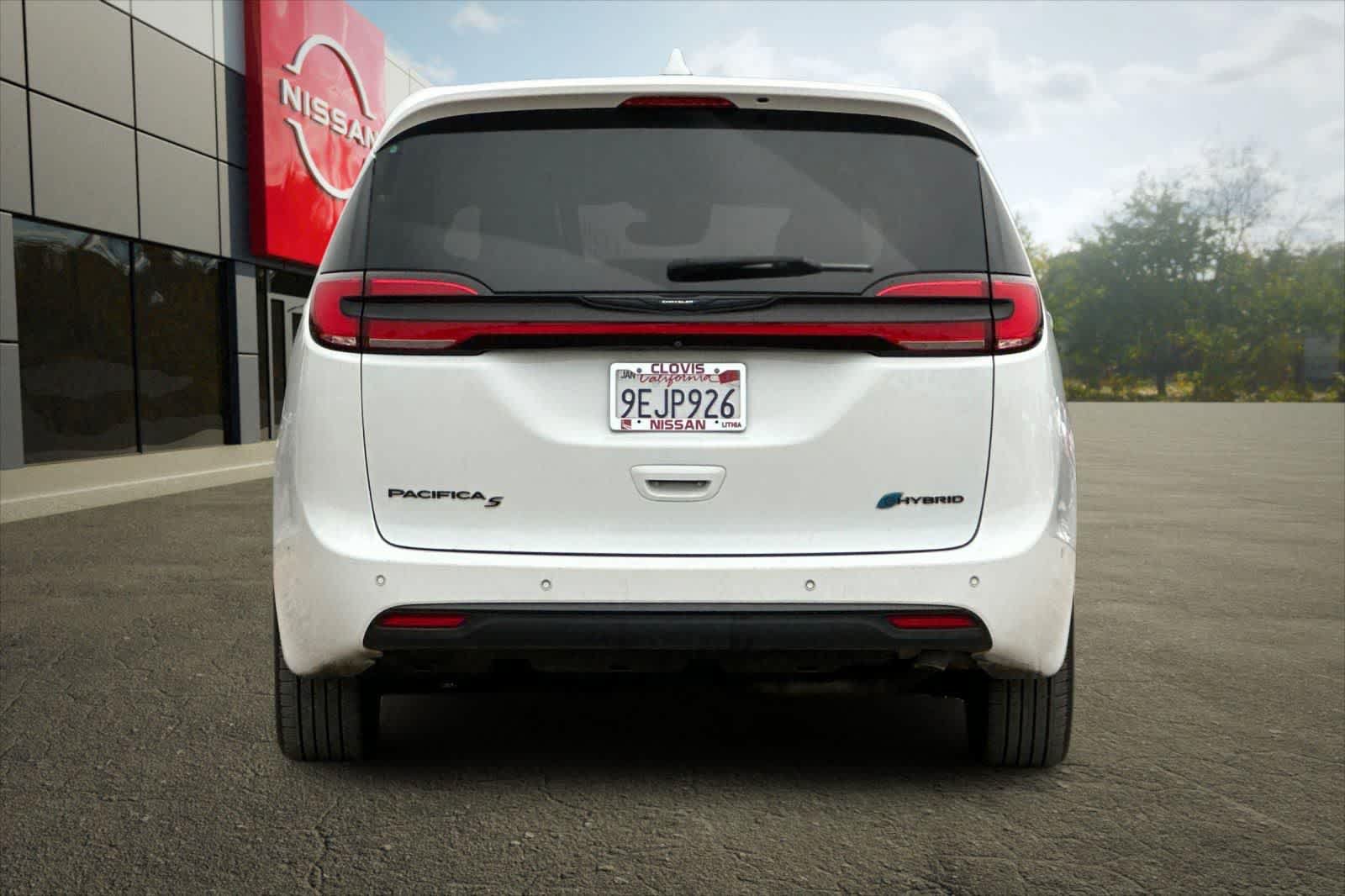Used 2022 Chrysler Pacifica Limited w/ S Appearance Package FWD image 8