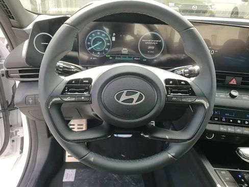 New 2025 Hyundai Elantra SEL image 16