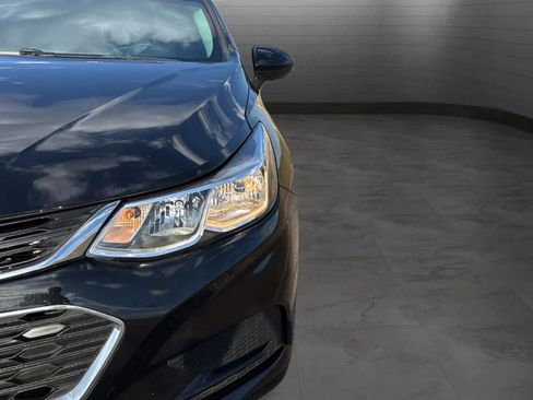 Used 2017 Chevrolet Cruze LS FWD image 22
