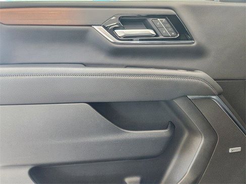 Certified 2025 GMC Yukon Denali image 11