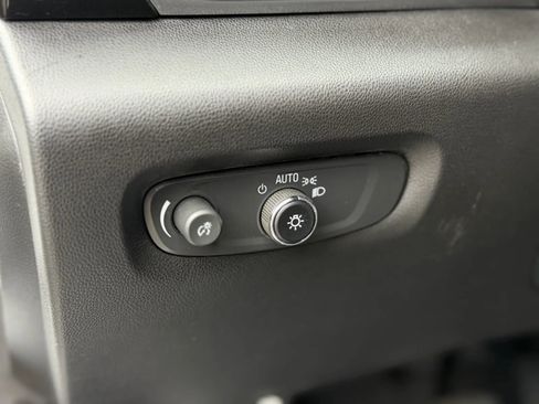 Used 2024 Chevrolet Traverse RS image 32