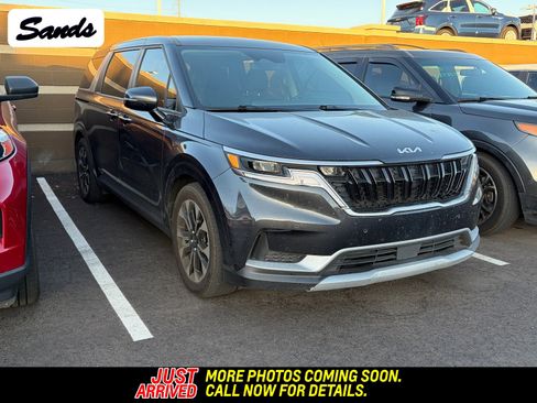 Used 2024 Kia Carnival EX image 1