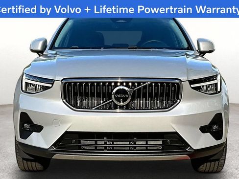 Used 2025 Volvo XC40 B5 Plus AWD/4WD image 4