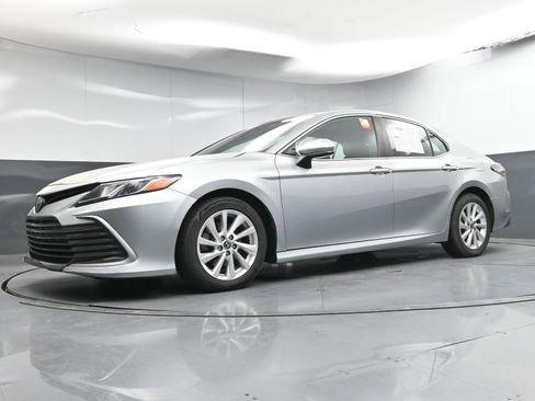 Certified 2021 Toyota Camry LE image 22