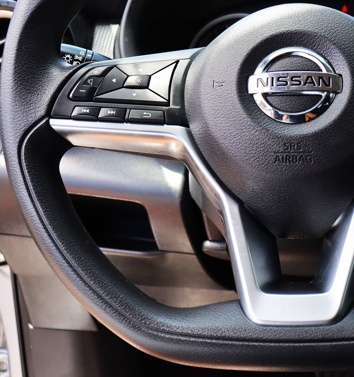 Used 2018 Nissan Kicks SV FWD image 45