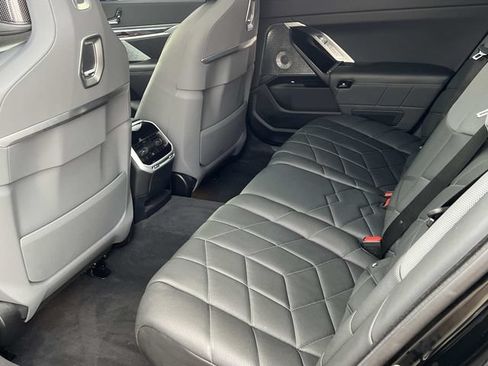 Used 2023 BMW i7 xDrive60 AWD/4WD image 19