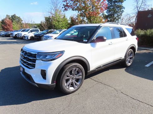 New 2026 Ford Explorer Active w/ Active Comfort Package image 3