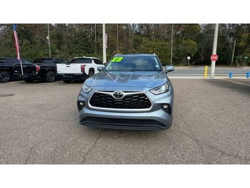 Used 2023 Toyota Highlander XLE image 7