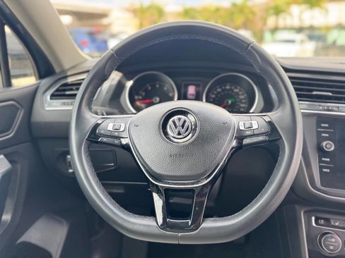 Used 2020 Volkswagen Tiguan SE image 25