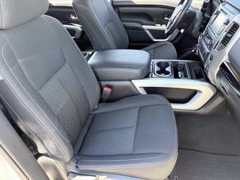 Used 2018 Nissan Titan SV w/ SV Convenience Package AWD/4WD image 18