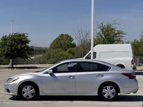 Used 2018 Nissan Altima 2.5 S w/ S Convenience Package image 3