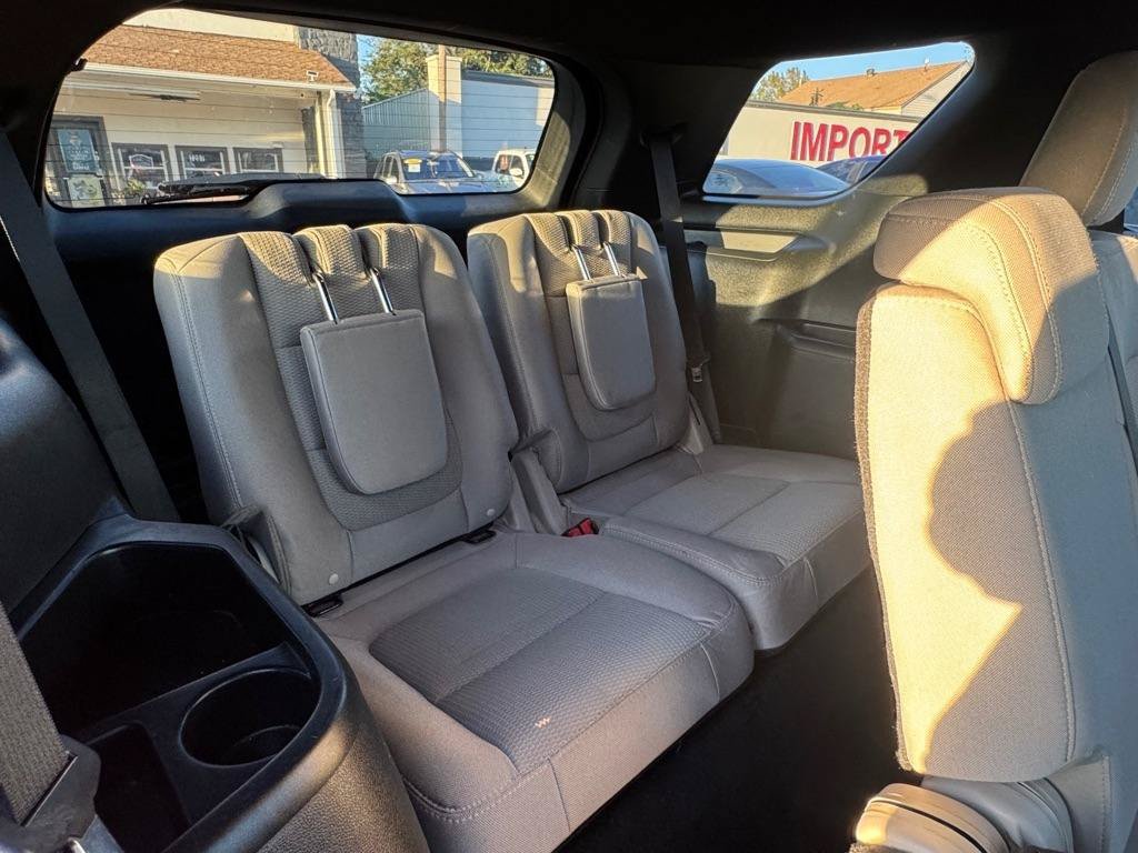 Used 2018 Ford Explorer XLT w/ Equipment Group 201A FWD image 16