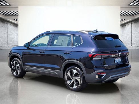 Certified 2025 Volkswagen Taos SE AWD/4WD image 9