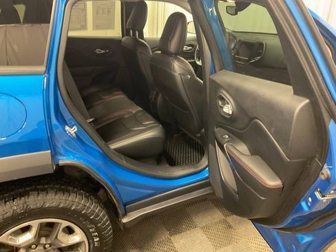 Used 2019 Jeep Cherokee Trailhawk w/ Cold Weather Group AWD/4WD image 23