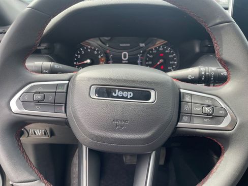 Used 2025 Jeep Compass Trailhawk image 27