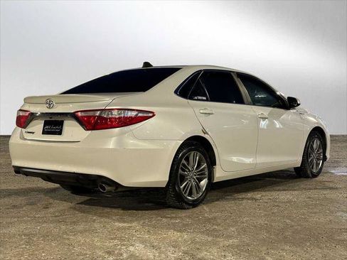 Used 2015 Toyota Camry SE image 3