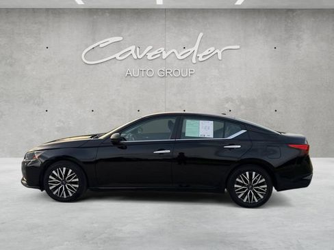 Used 2025 Nissan Altima 2.5 SV FWD image 13