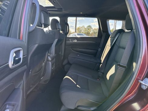 Used 2020 Jeep Grand Cherokee Laredo image 30