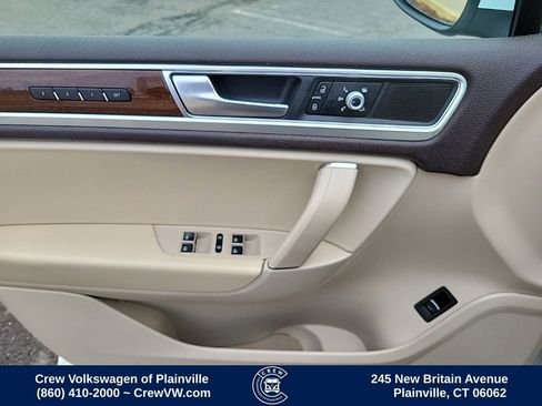 Used 2016 Volkswagen Touareg VR6 image 39