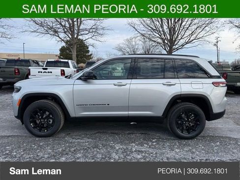 New 2026 Jeep Grand Cherokee Laredo image 4