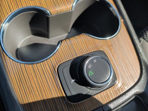 Used 2023 GMC Acadia SLE image 34