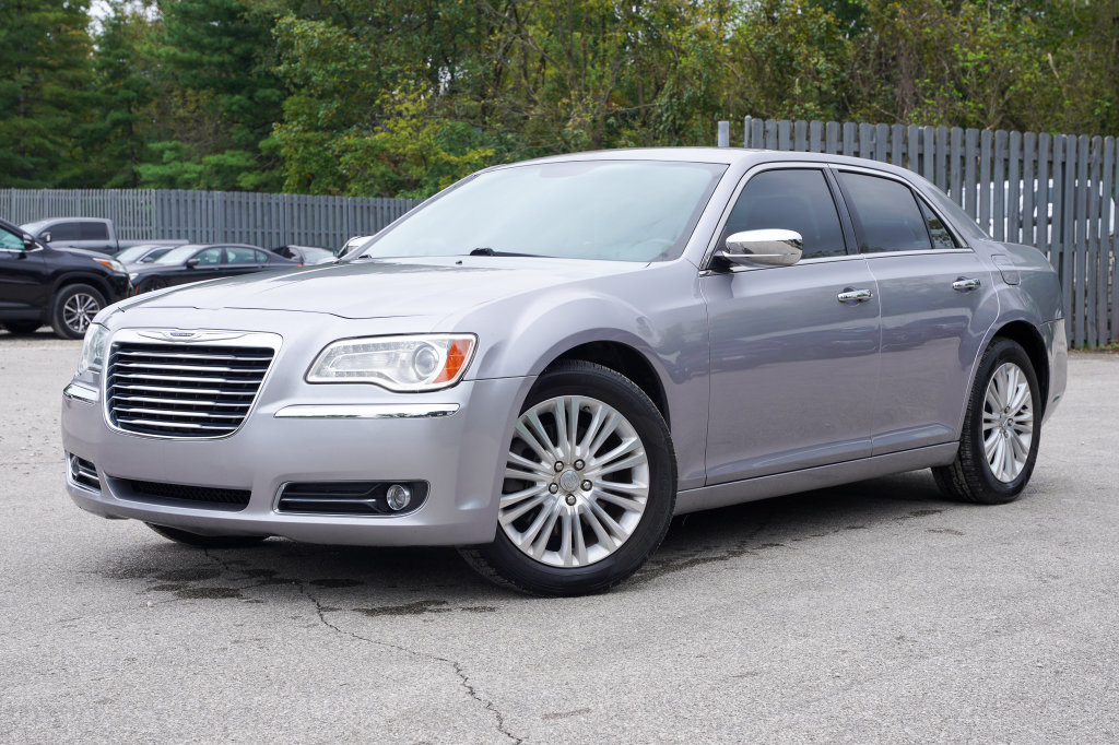 Used 2014 Chrysler 300 C AWD/4WD image 3