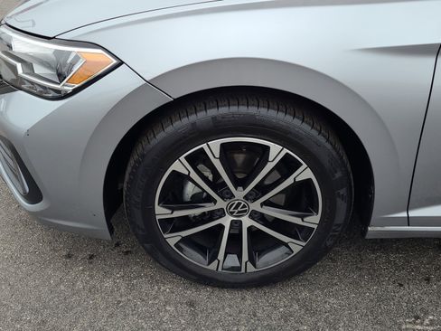 Used 2023 Volkswagen Jetta Sport image 10