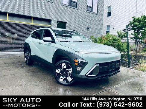 Used 2024 Hyundai Kona SEL AWD/4WD image 3