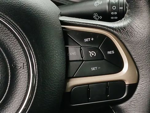 Used 2015 Jeep Renegade Latitude w/ Popular Equipment Group image 10