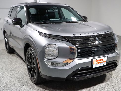 Used 2023 Mitsubishi Outlander SEL image 5