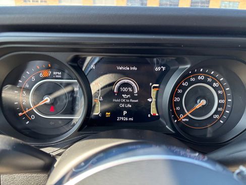 Used 2025 Jeep Wrangler Unlimited Sahara AWD/4WD image 38