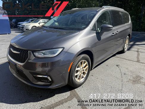 Used 2021 Chrysler Pacifica Touring-L FWD image 1