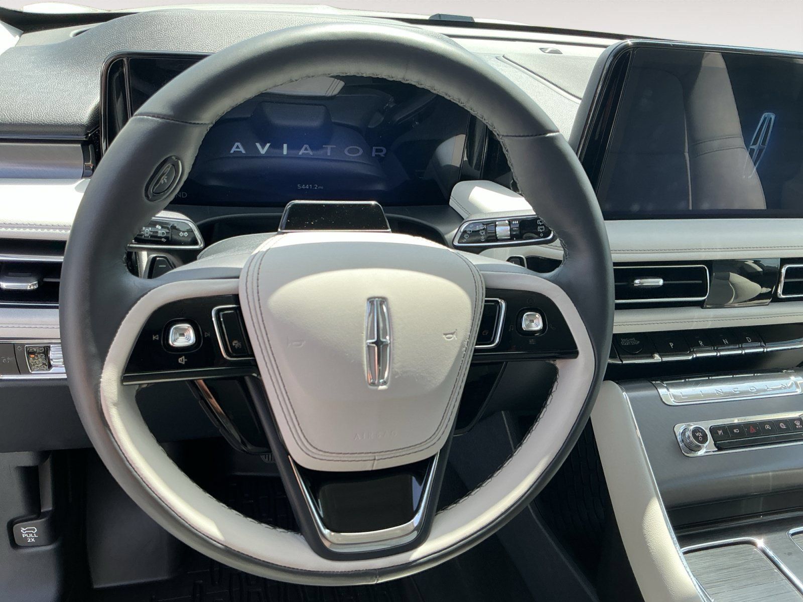 New 2026 Lincoln Aviator AWD image 12