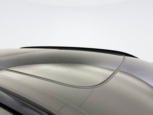 Used 2024 Volvo XC40 B5 Plus w/ Climate Package image 17