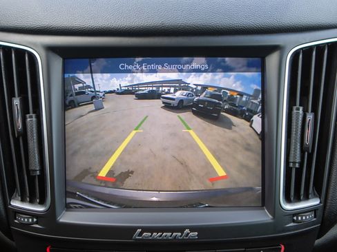 Used 2019 Maserati Levante image 31