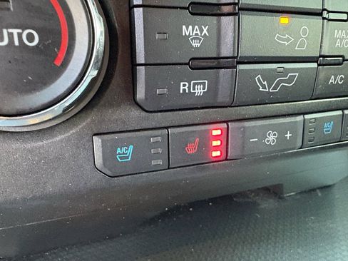 Used 2015 Ford F150 Lariat image 23