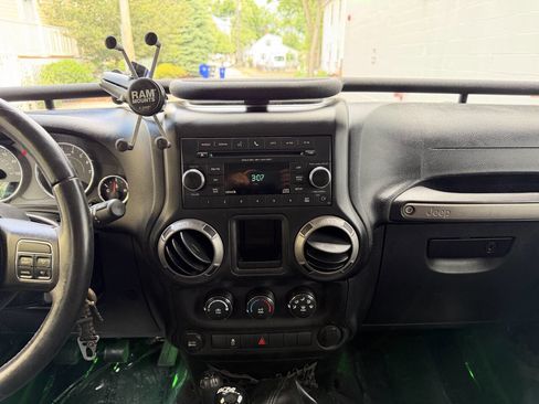 Used 2016 Jeep Wrangler Unlimited Sport AWD/4WD image 28