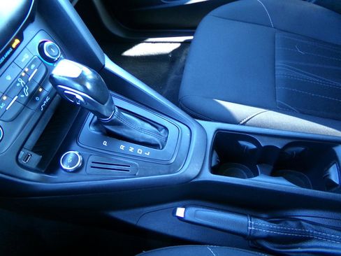 Used 2016 Ford Focus SE FWD image 21