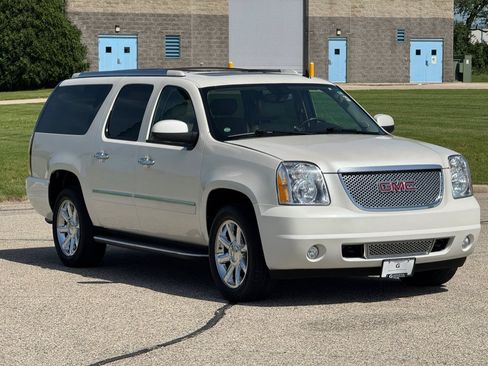 Used 2010 GMC Yukon XL Denali AWD/4WD image 9