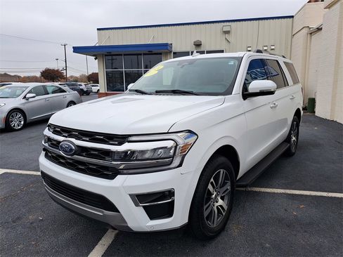 Used 2024 Ford Expedition Limited image 3