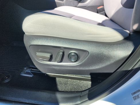 Used 2019 Toyota RAV4 XLE w/ Convenience Package image 25