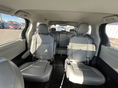 Used 2022 Toyota Sienna XLE image 30